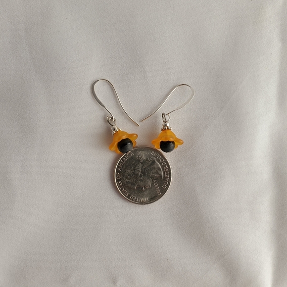 Orange Lucite Flower Earrings NEW - Picture 2 of 2
